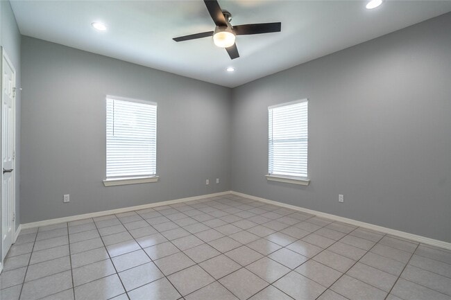 Building Photo - 1122 Ryon St