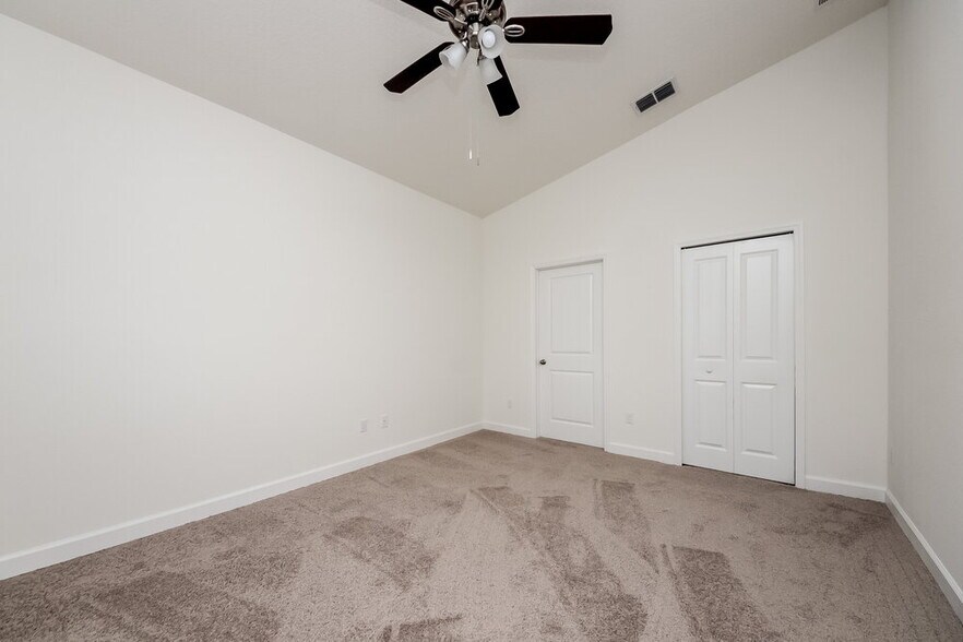 Building Photo - 700 Pincon Ln