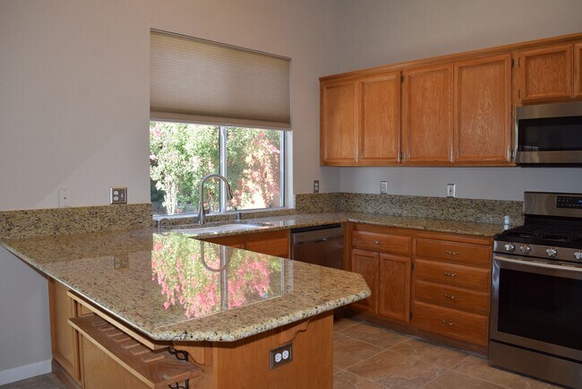 Building Photo - 1608 Poppy Cir