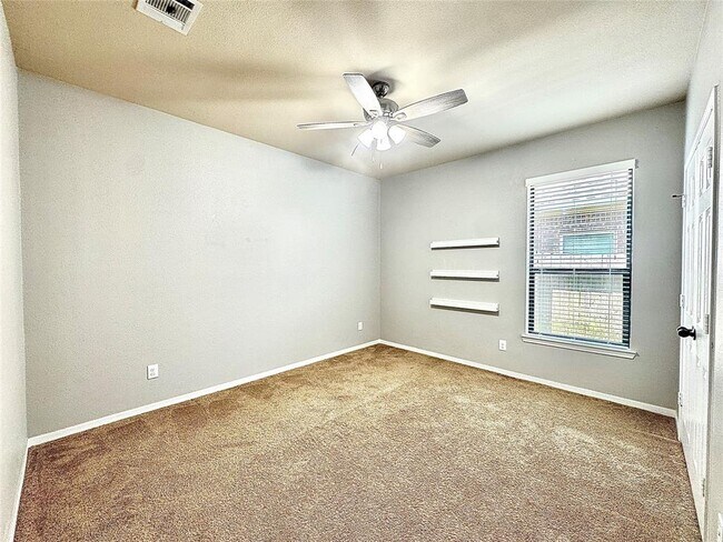 Building Photo - 10007 Red Tamarack Ln