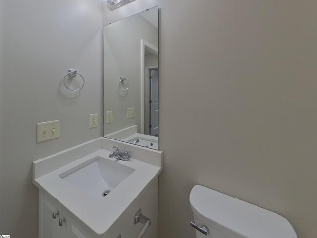 Building Photo - 205 Terilyn Ct