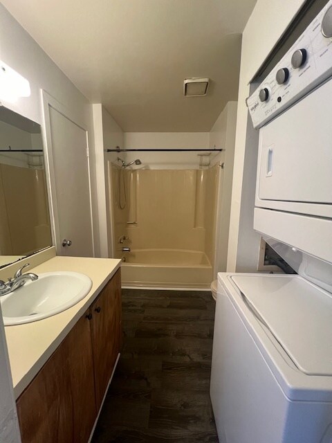 Building Photo - 102 Brighton Ct