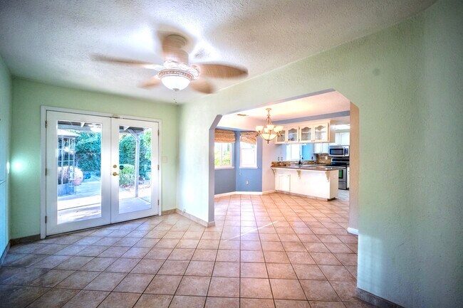 Building Photo - 4404 Bluff Creek Dr