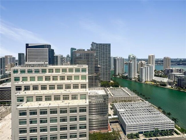 Building Photo - 950 Brickell Bay Dr