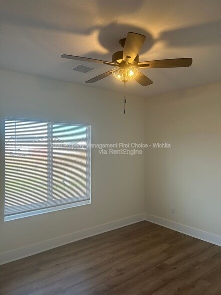 Building Photo - 17010 Kashmir St