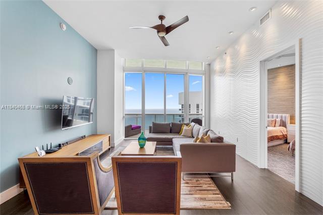 Building Photo - 16001 Collins Ave