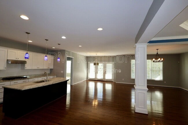 Building Photo - 7183 Yare St