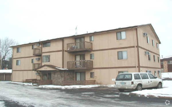 Building Photo - 7664 Woodlawn Dr