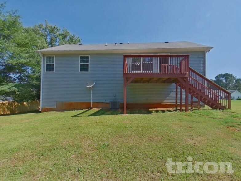 Building Photo - 217 White Pine Ln