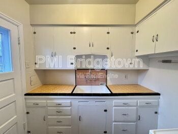 Building Photo - 6520 NE 6th Ave