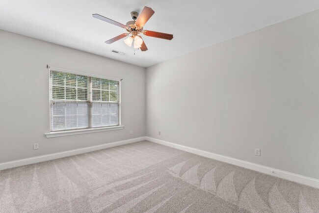 Building Photo - Spacious Townhome in Siegel School Zone – 2 Private Suites & Open Floor Plan!