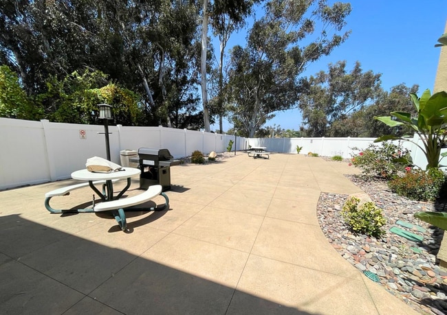 Building Photo - 3030 Suncrest Dr