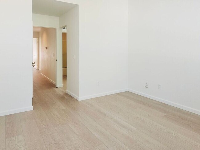 Building Photo - 2275 Hawthorne Pl