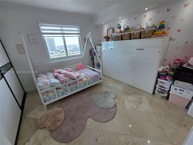 Building Photo - 601 NE 36th St