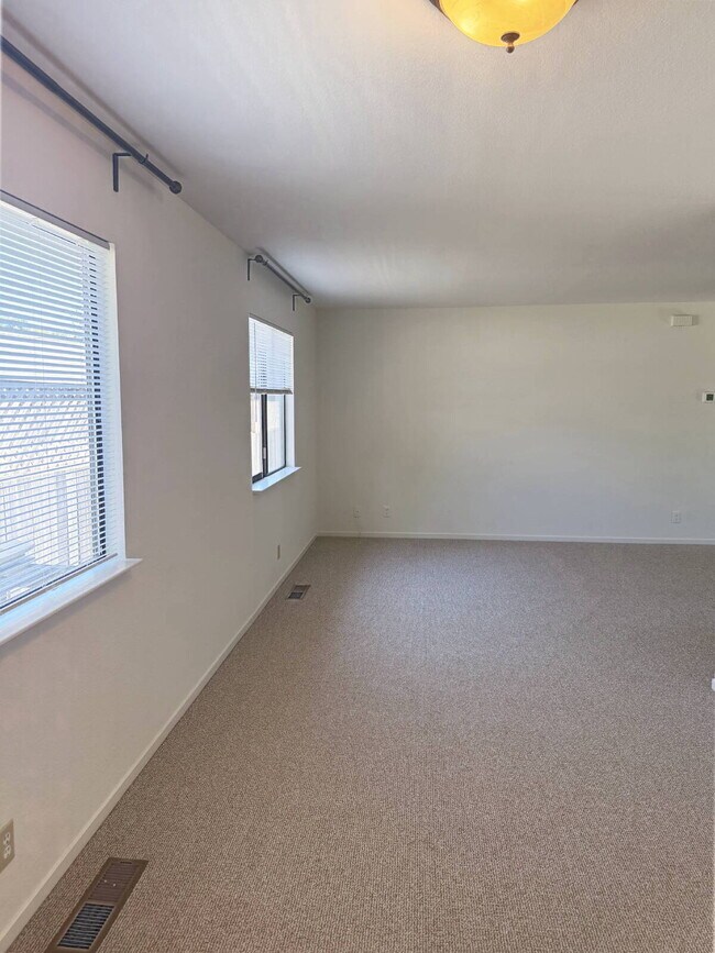 Building Photo - 2BD/2BA Single-Level Home Near Sonoma Plaza | Available Now.