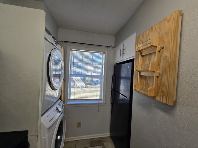 Building Photo - 117 Kingsbury Dr