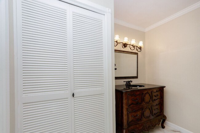 Building Photo - 1BR/1BA Pet-Friendly Top-Floor Condo with Bonus Room & Resort-Style Amenities | San Mateo | YouTu...