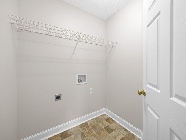 Building Photo - Freshly Renovated 2 BR, 2.5 BA Townhome Mi...