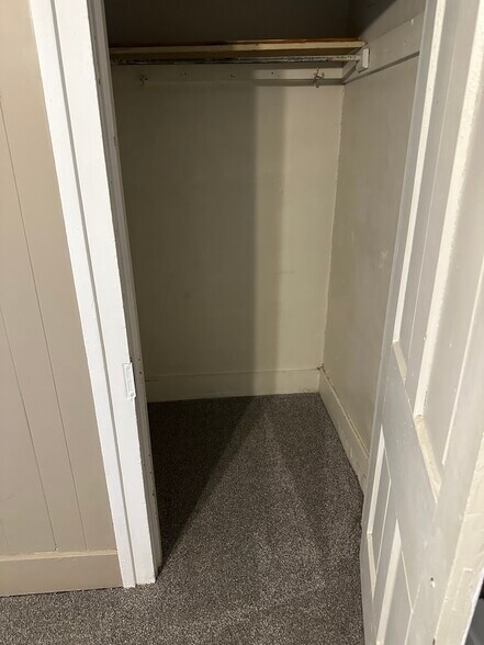 Closet - 1101 N 6th St
