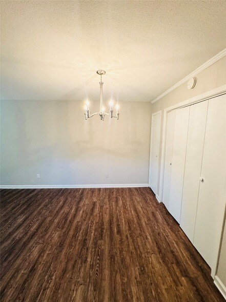 Building Photo - 816 Lakeside Dr