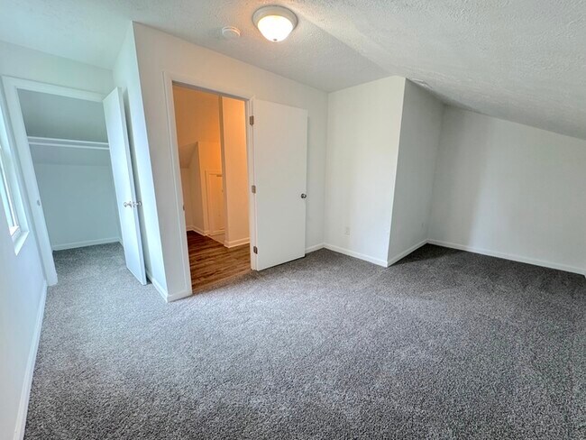Building Photo - CHARMING 4-BEDROOM, 2-BATH COTTAGE-STYLE HOME IN HAMPTON, VA!