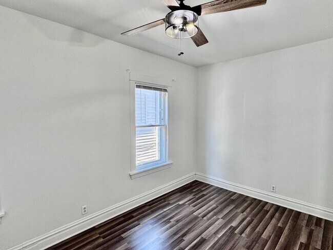 Building Photo - 2047 N Lavergne Ave