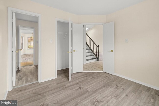 Building Photo - 7637 Seans Terrace
