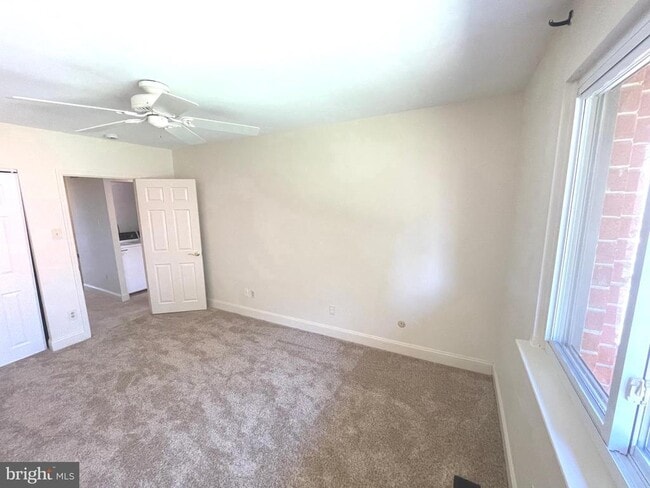 Building Photo - 301 Worthington Dr