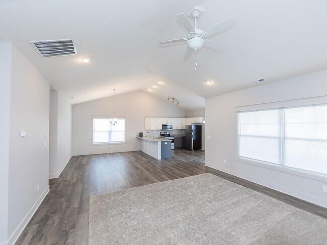 Building Photo - 1115 W Rangeview Cir