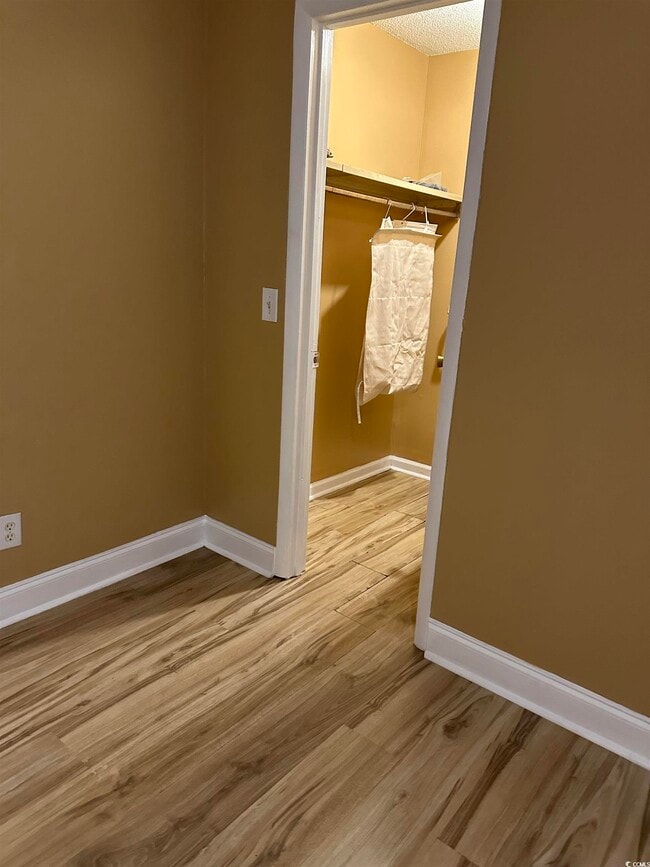 Building Photo - 405 Cambridge Cir