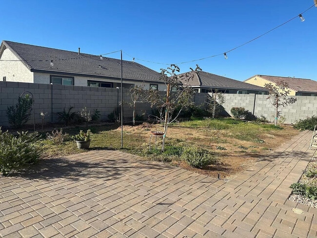 Building Photo - 10965 W Baden St