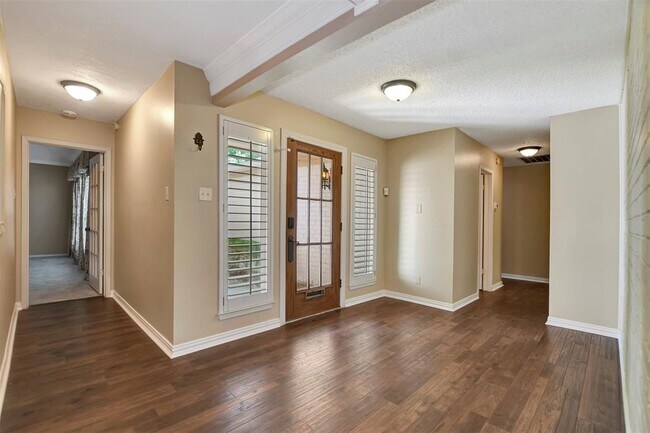 Building Photo - 75 Wood Hollow Dr