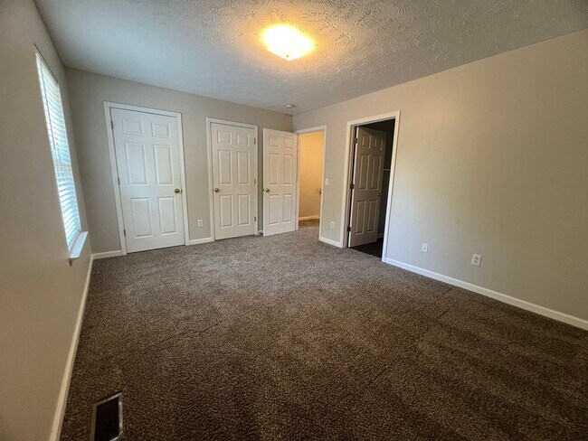 Building Photo - MOVE IN SPECIAL!  HALF OFF FIRST MONTHS RENT!