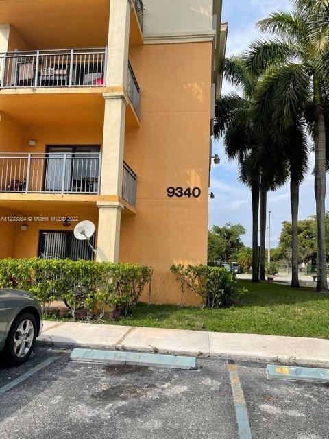 Building Photo - 9340 Fontainebleau Blvd