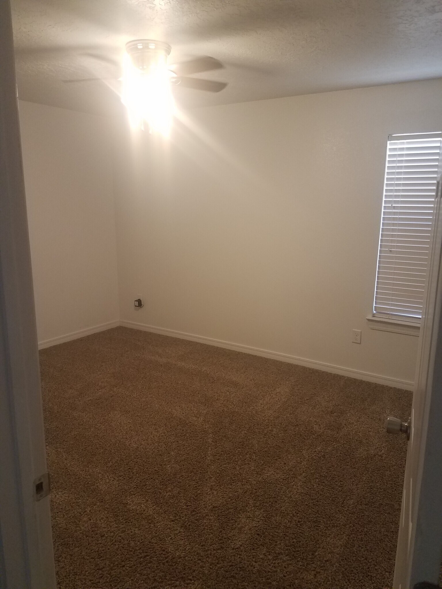 Building Photo - 1618 S Ave G Ave