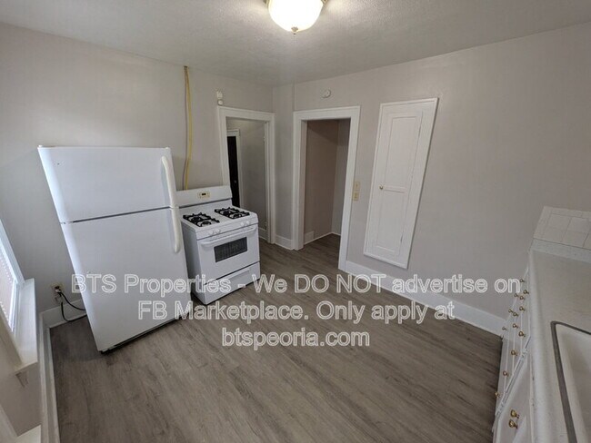 Building Photo - 1532 W Barker Ave