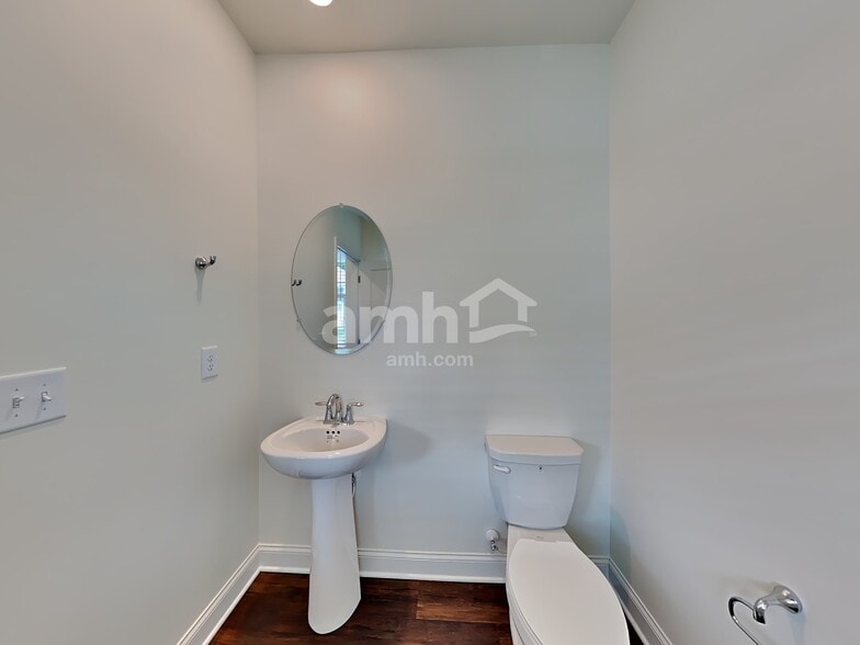 Building Photo - 868 Carnaby Ln