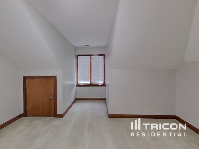 Building Photo - 6055 Fawnwood Dr