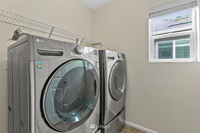 Building Photo - Keep Cool in this Air Conditioned Home in Gated Community!
