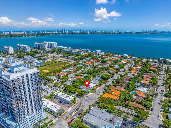 Building Photo - 1700 N Treasure Dr