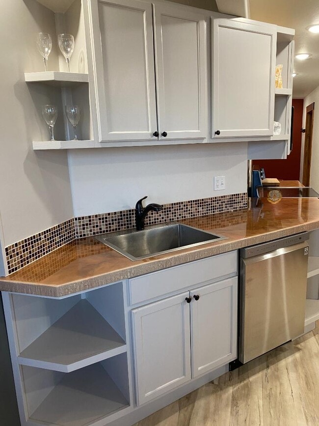 Building Photo - 444 E Montezuma Ave