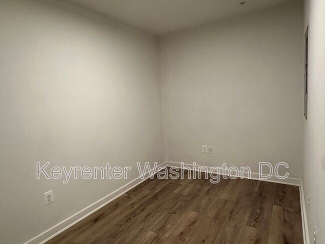 Building Photo - 1460 Belmont St NW