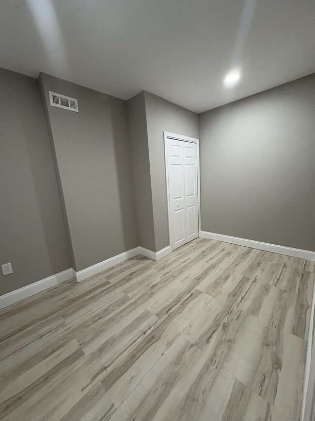 Building Photo - 2229 N Hancock St