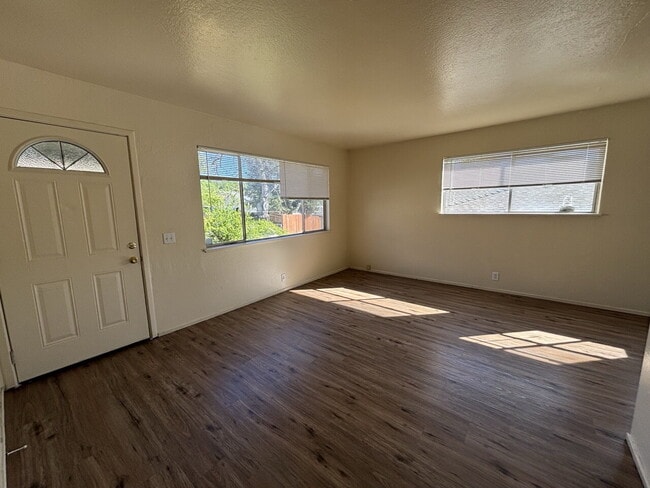 Building Photo - Tidy duplex in Diamond Springs close to shopping and Placerville!