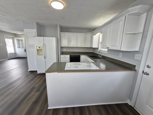 Building Photo - 484 Carol Dr