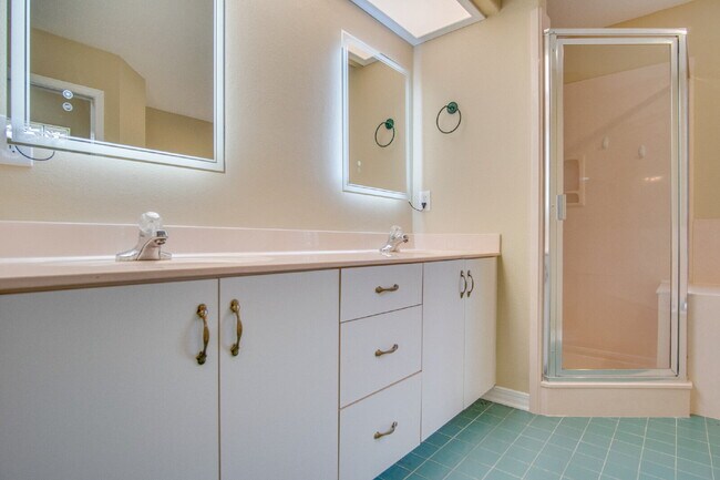 Building Photo - Spacious 4-Bedroom Cantonment Home with Sc...