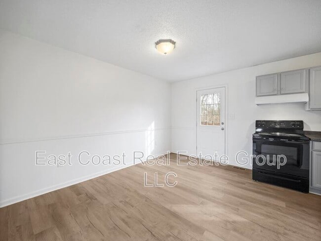 Building Photo - 45 Bruce Dr