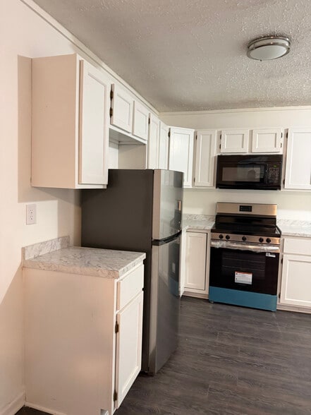 Building Photo - 707 S Hydraulic Ave