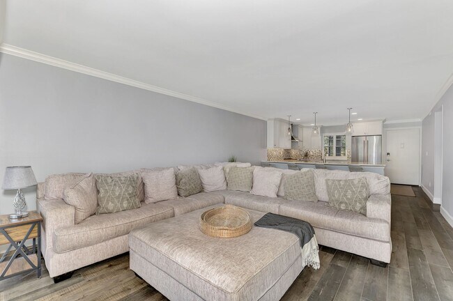 Building Photo - LUXURY LONGBOAT LIVING AT IT’S FINEST! AVA...