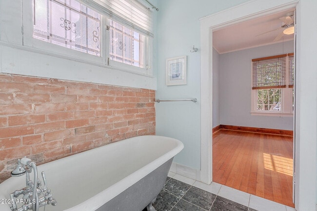 Building Photo - 711 E McKinley St